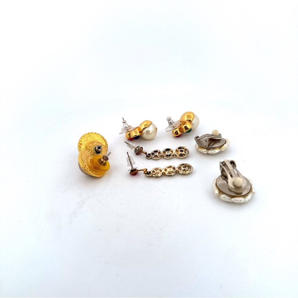 A bundle of 4 pairs of estate sale find vintage earrings - Picture 6 of 8